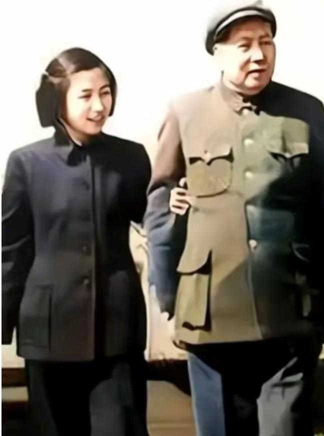 1968年，毛主席突然发现，士兵们见到自己女儿李讷时，竟主动行军礼，好奇的毛主席