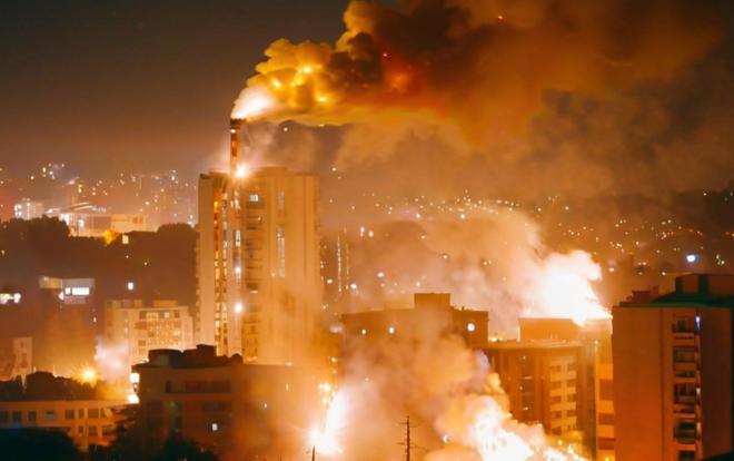 绝大多数人看到特拉维夫断电，第一反应是伊朗在报复——没看到的是，这枚导弹打的根本