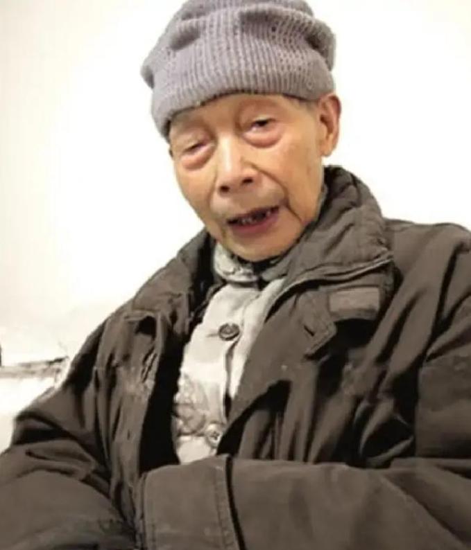 周总理亲自下令："生要见人，死要见尸。"这个人在大陆潜伏了8年，从将军变成杂货郎