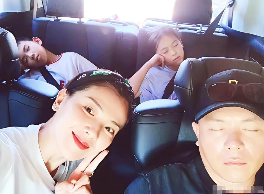 刘涛女儿都已经17岁了？快要上大学了，儿子也16岁，女儿很漂亮，长得像刘涛。