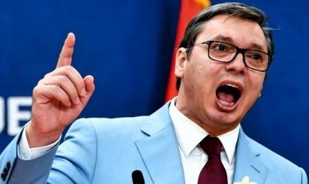 塞尔维亚武契奇算是把天捅了个大窟窿，武契奇这一嗓子，真是在国际上炸了个雷。指着鼻