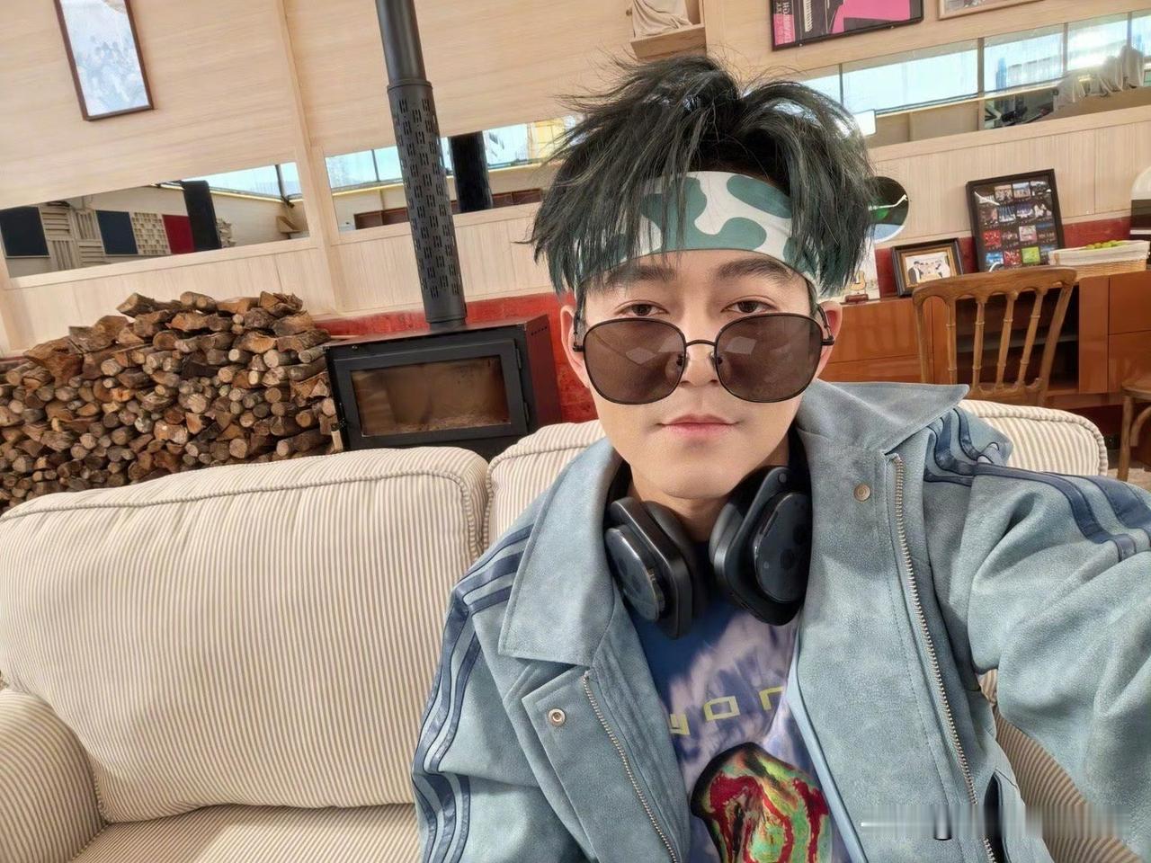 12月11日，苏醒发文说：“我对拍戏的热情全都写在脸上了…​​​”哥哥们不