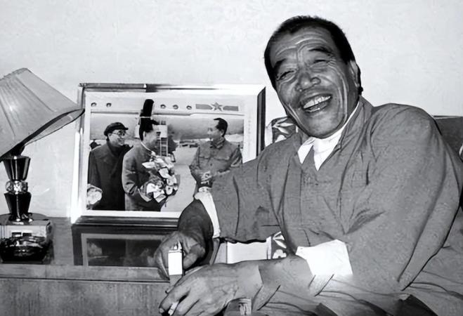 1980年，陈永贵辞去国务院副总理职位。临行前，向华国锋辞别，忍不住感叹：除了毛