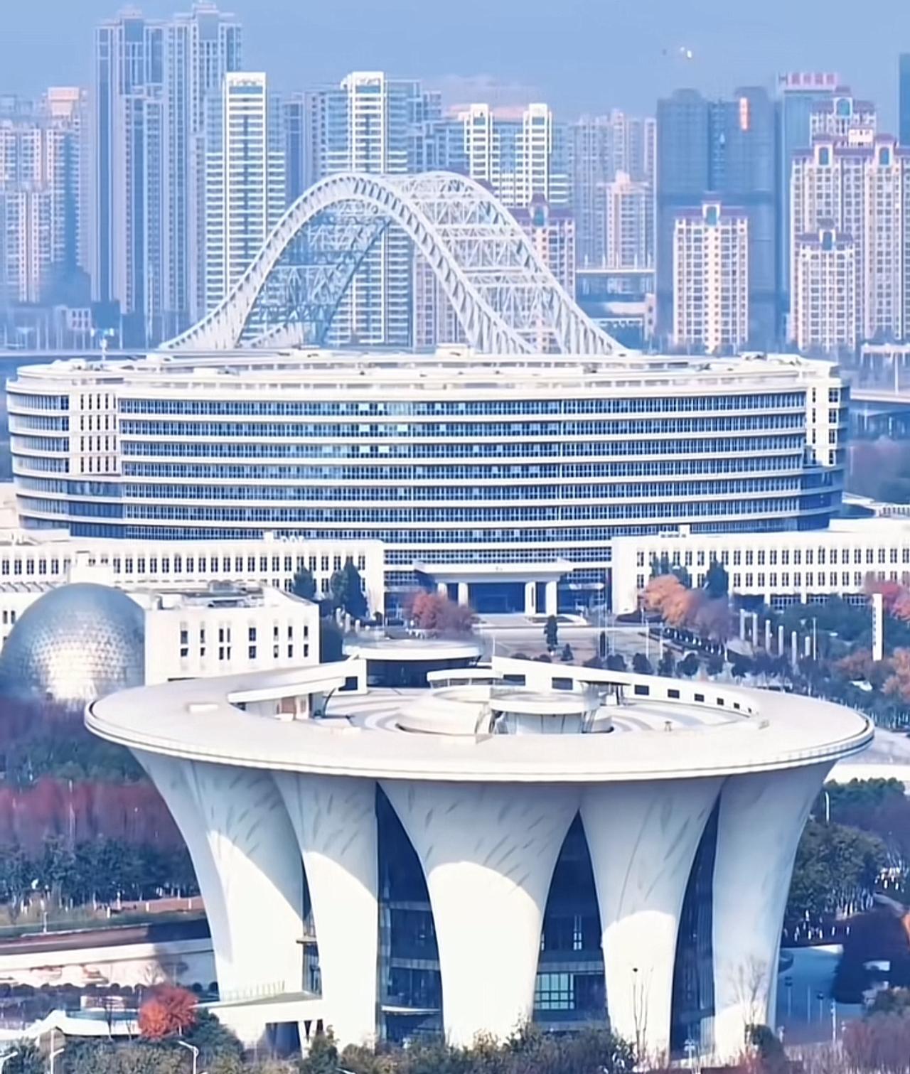 图书馆，商务大楼，六两河大桥！