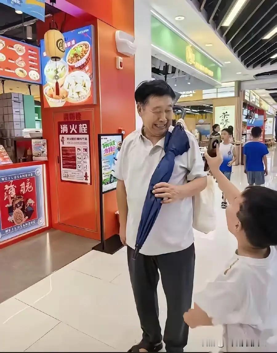郭希宽走了，8月1日的时候，媳妇杜新枝还发视频晒郭希宽陪孩子的一天。郭希