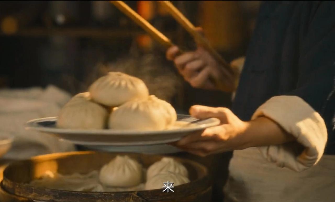 昨晚更新的《八千里路云和月》真叫人心酸。一直养尊处优的宅邸太太玉娇，又出去找工作