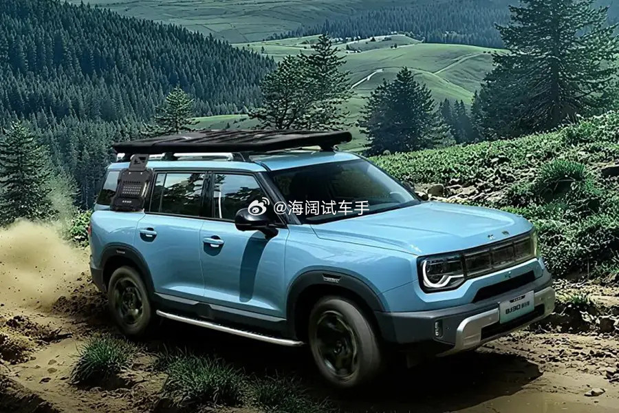BJ30的体型不小，但是价格不高，没辙，BJ40的起步价也没贵多少~~~能走量就