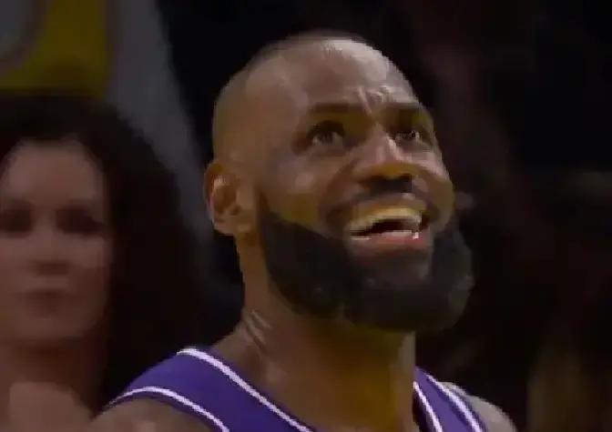 退居二线！保罗谈好兄弟詹姆斯：“勒布朗现在改变了打法，不再是大包大揽。”“可以看