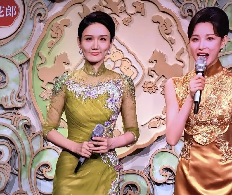 这次，马凡舒一出场就赢了。我看了央视春晚，觉得马凡舒这一身金色大气紧身旗袍，穿