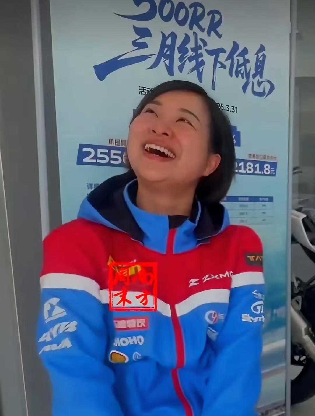 看张雪妻子陈星伊那段采访，没被什么煽情的话戳中，反倒是她讲起当年在菜市场挑鱼挑菜