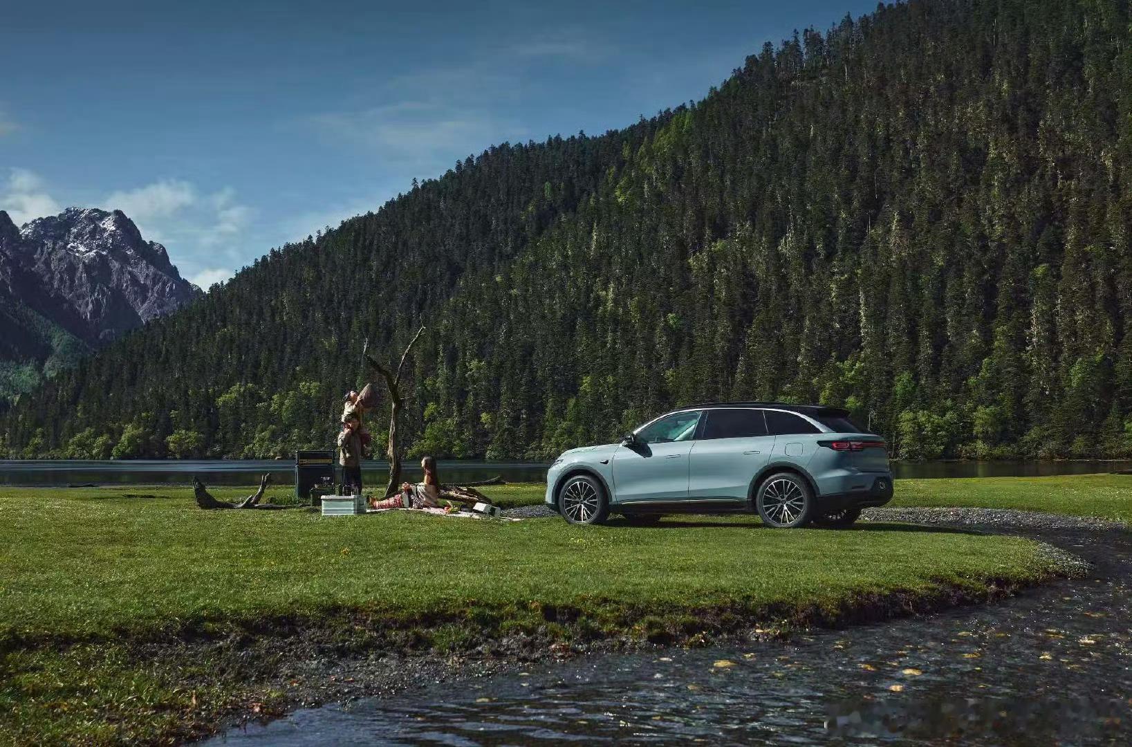 零跑今年是大成了，销量直接摘掉新势力的帽子、看齐主流车企水平，海外市场也丝滑起步