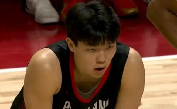 杨瀚森彻底凉凉!这回是真废了,杜普里斯飚进3个三分球,他微微一笑,瀚森已失去主帅