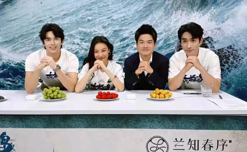 董宇辉，上热搜了，不是因吴磊，而是因女演员倪妮。8月6日晚，吴磊和倪妮及朱一