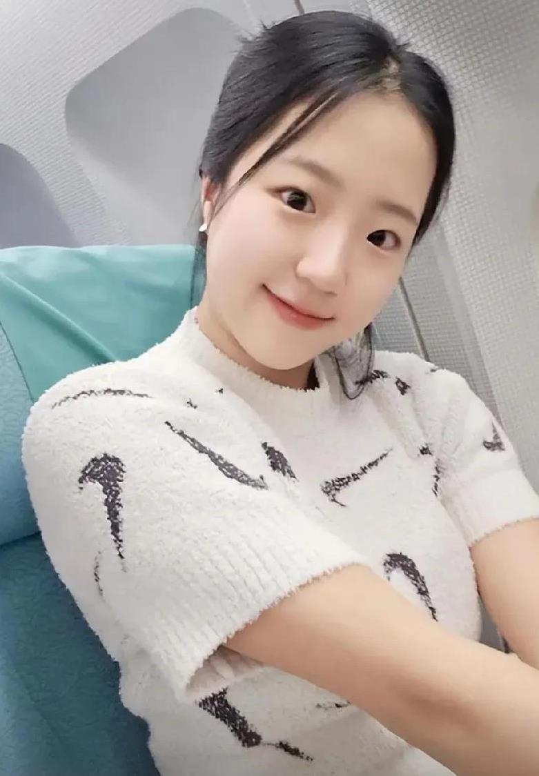 同样是微胖型美女，为什么感觉孙颖莎和比申裕斌更有魅力呢？首先孙颖莎身高1米62