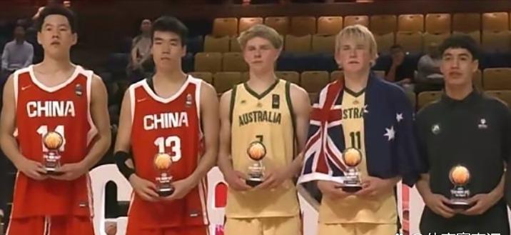 中国U16男篮张懿赵杰和张子一两个人入选本届U16男篮亚洲杯最佳阵容。张懿赵杰