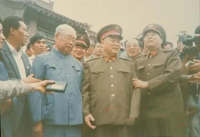 在北京军区的历史上，只有三位司令员当过政治局委员。巧的是，他们都是大别山人，都是