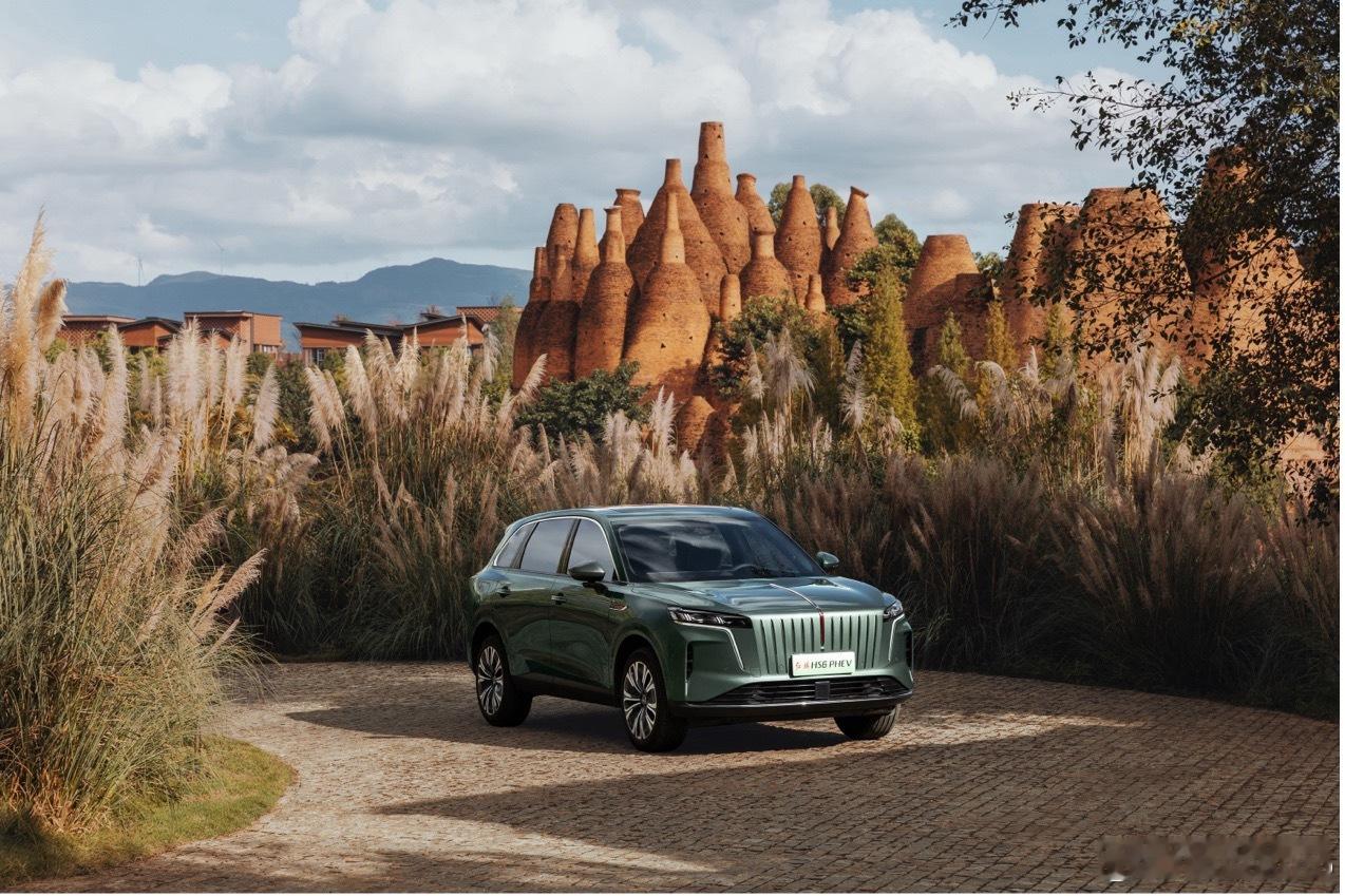 11月21日广州国际车展，红旗品牌亮相三大子品牌：红旗、红旗天工与红旗金葵花。红