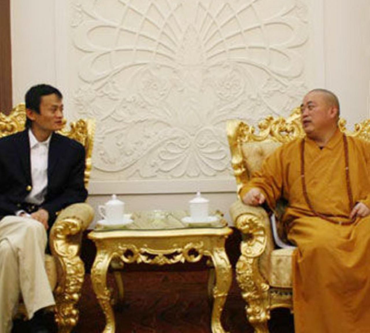 释永信大和尚认识马云。两人的关系很不错。有一天，马云与释永信见面，一起吃早餐。