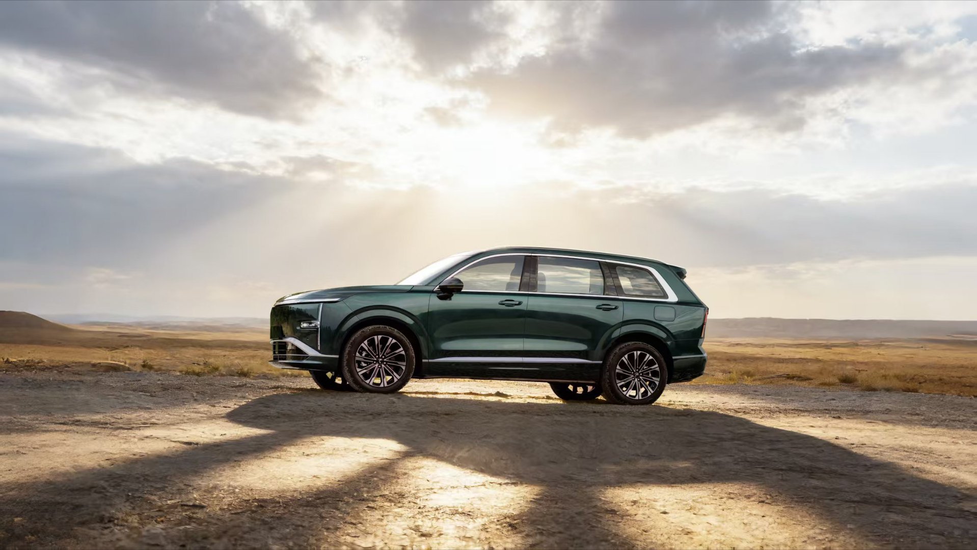 大v聊车五菱这是要干理想的节奏首款旗舰大六座SUV来了，新车命名“星光L”这台