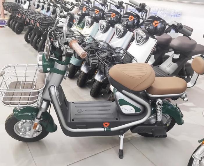 从12月1日起，一线大城市的电动车销量会直线下降，因为旧国标电动车不让销售，只允