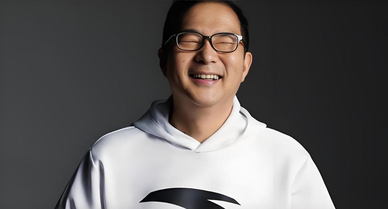 安踏前CEO徐阳，万米高空告别！8月18号，他在香港机场发了条朋友圈，他写了一段