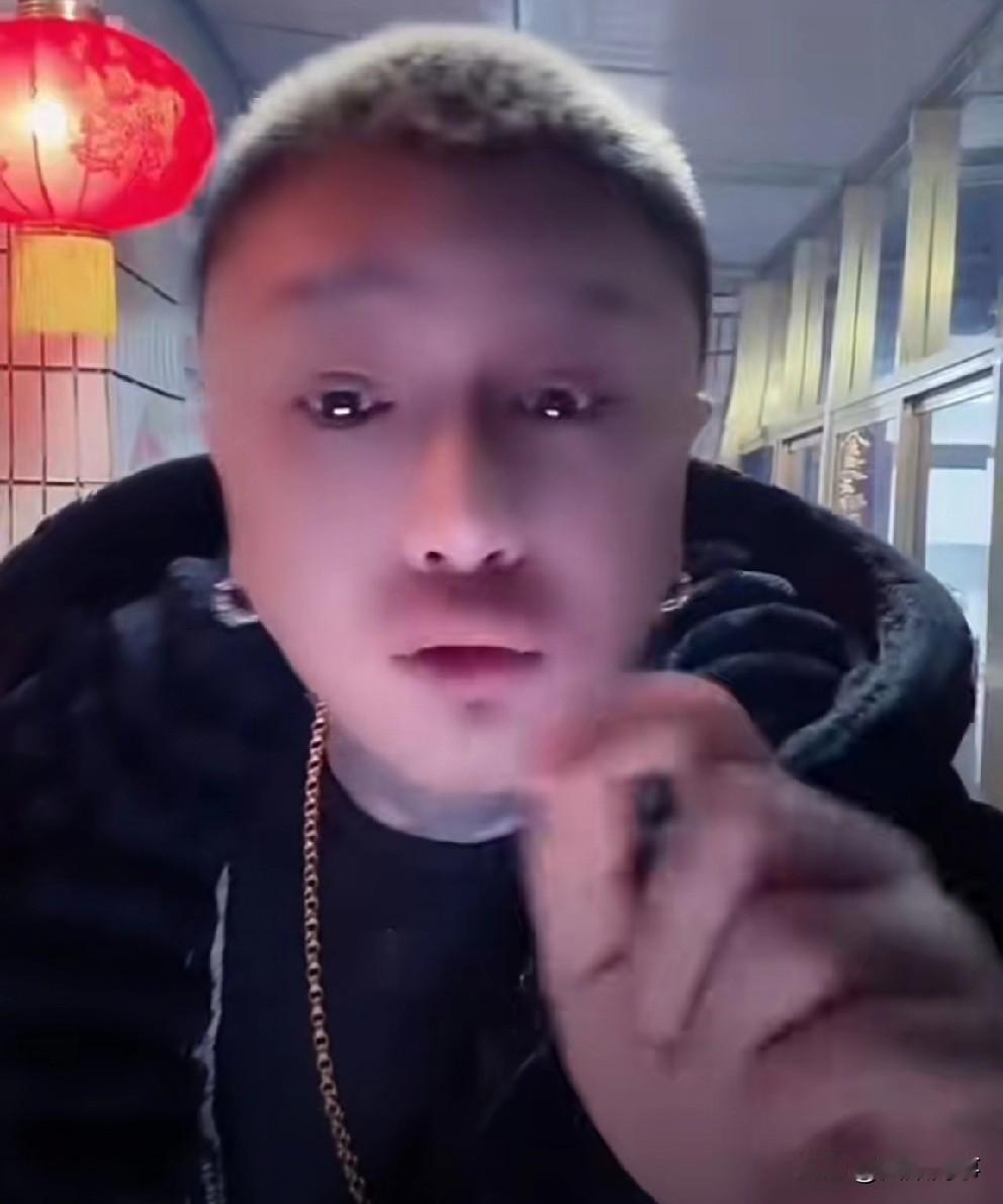 被ks官方强迫参加活动发出20万红Bao，涨粉迅猛破1100万。