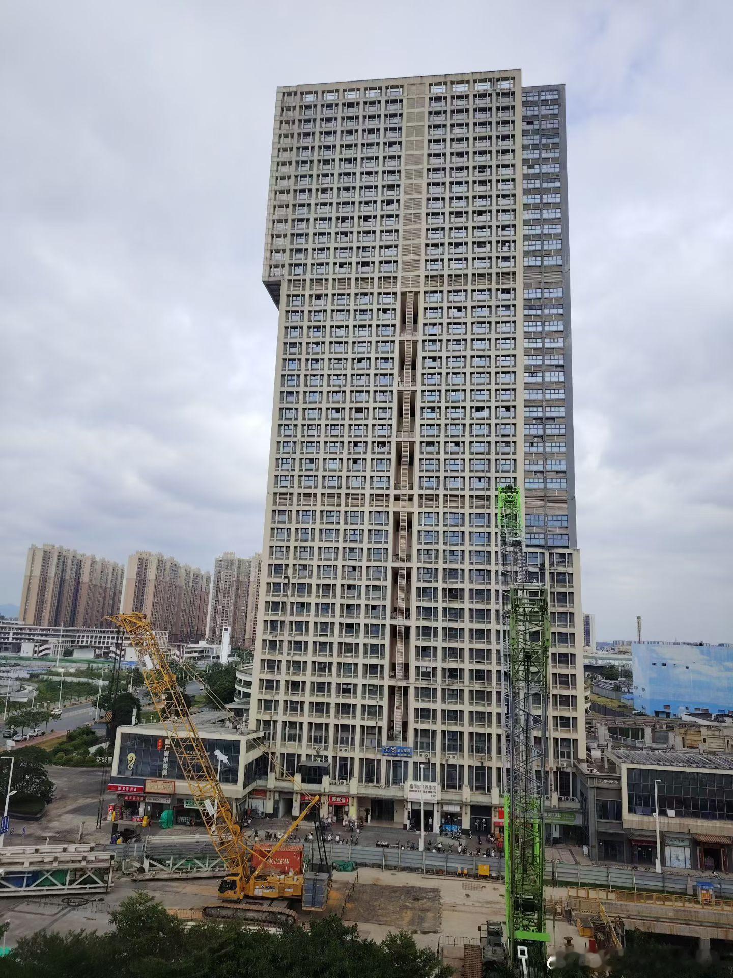 广州花间堂，四周向外望。2025年11月13日下午摄于广东省。