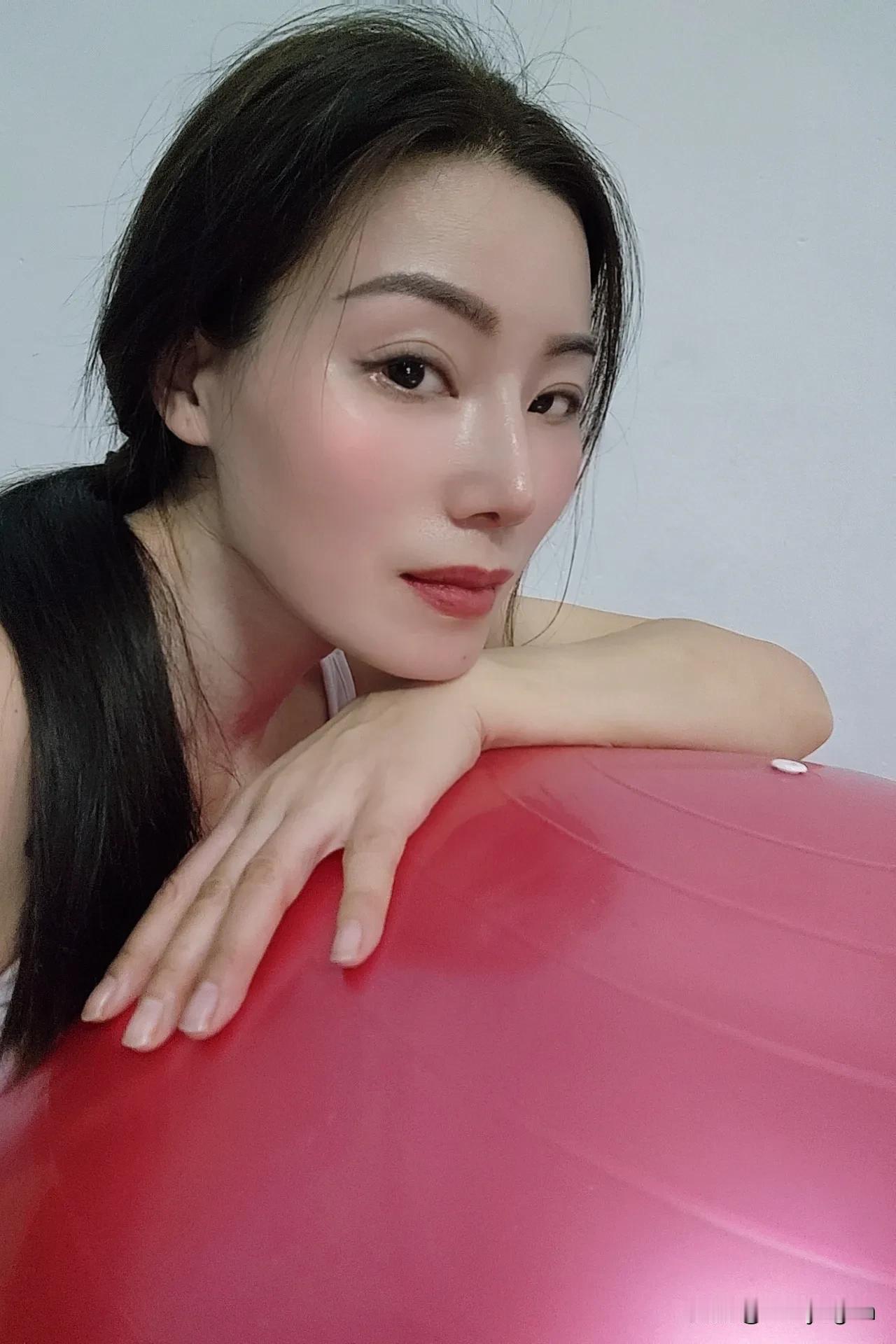 喜欢瑜伽后全身的放松，今晚又可以美美哒睡觉啦！