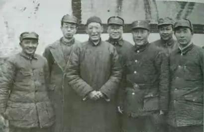 1945年11月，被困临漳旗杆章村的第40军军长马法五决心带领残部突围。临走前，