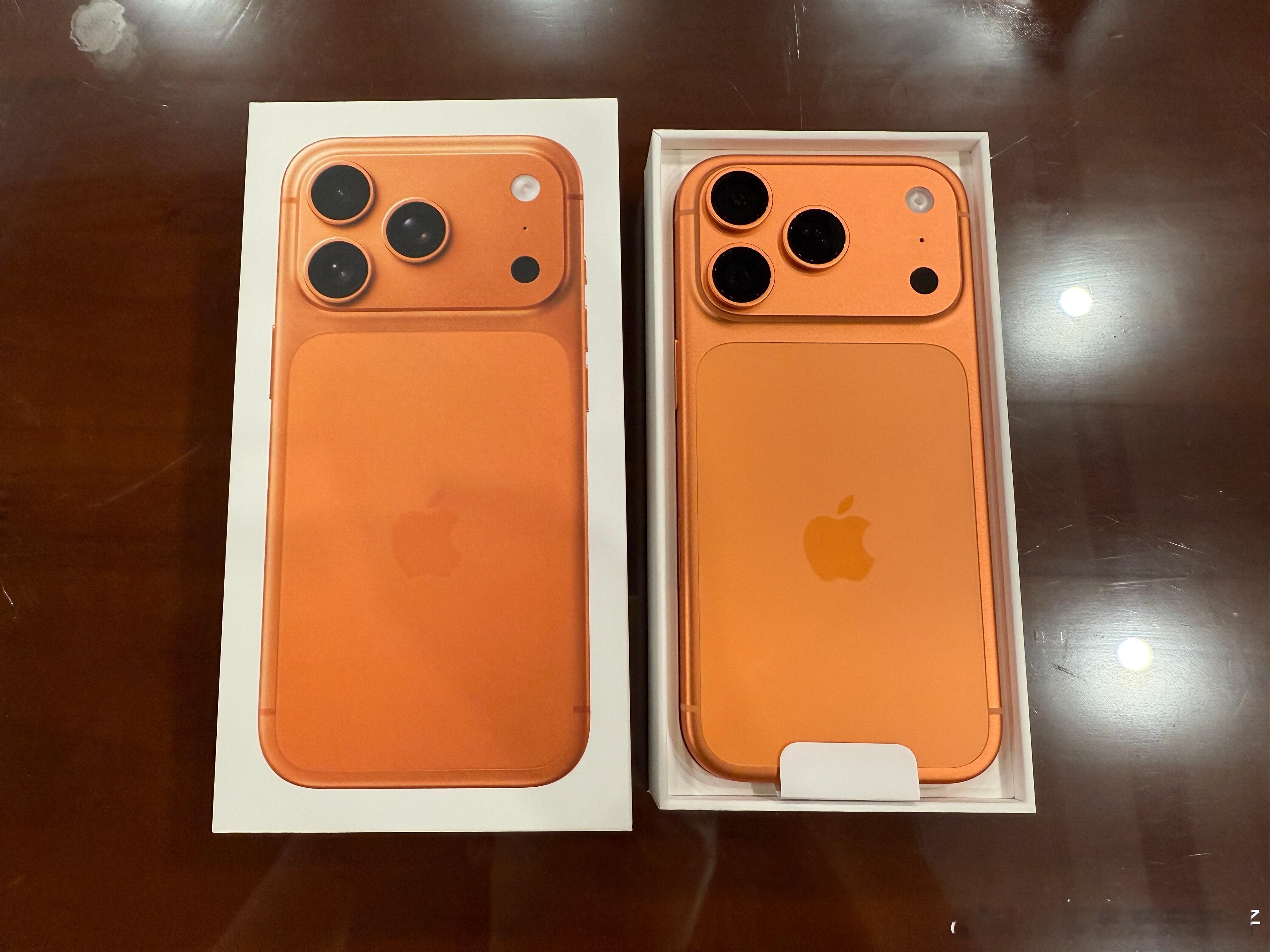 媳妇的新iPhone到了，看完这个颜色我是得亏没买这个橙，我觉得老恶心了女孩用还