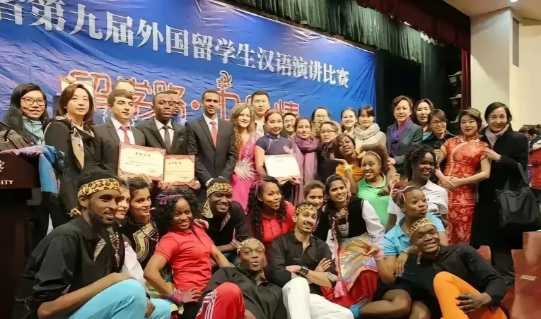 近几日，985高校家长群里传出消息，原来不是个别现象，是有计划有组织的，28所9