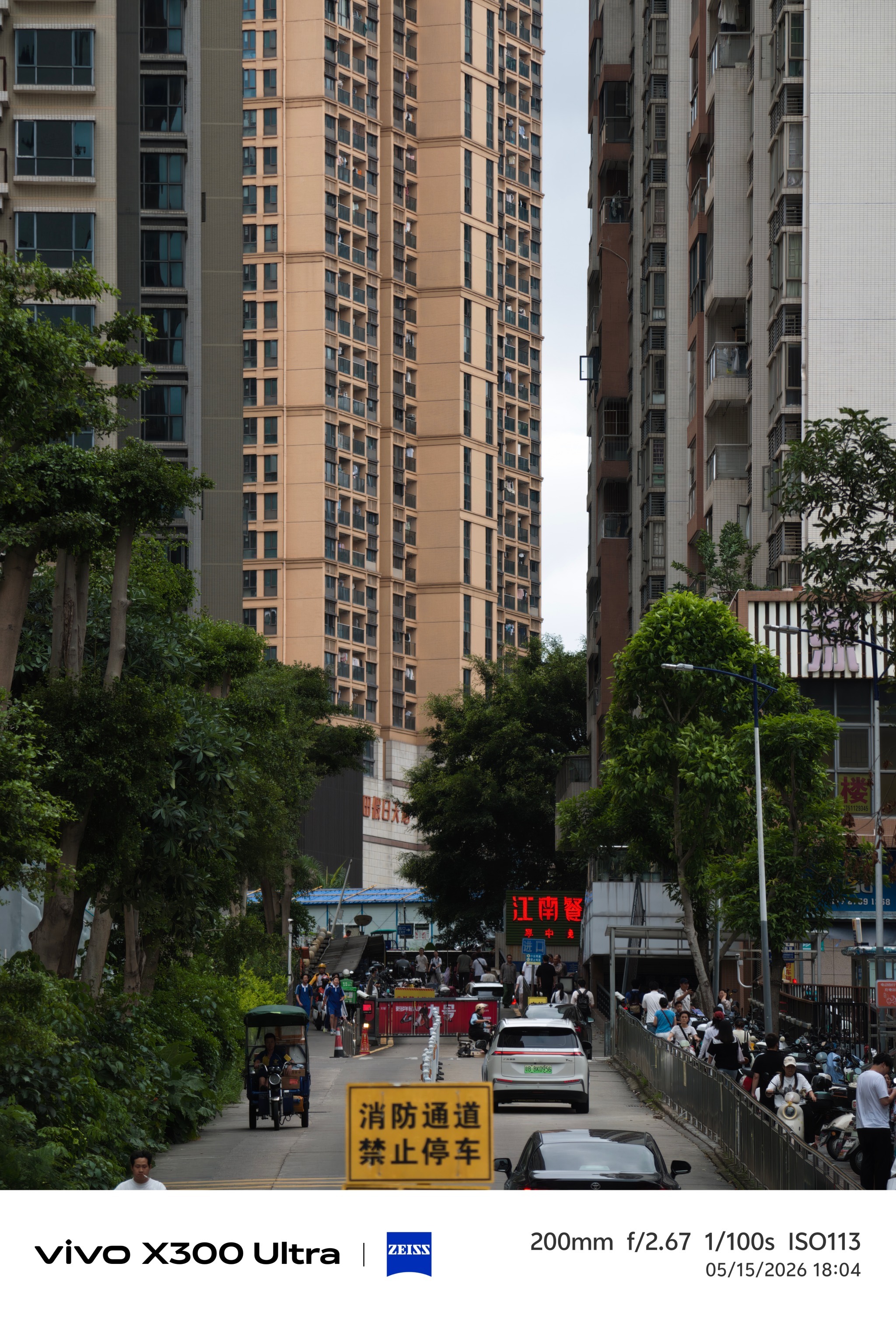带着200mm出门扫街，不靠近不打扰，2亿像素超高清原图如果你问我2026年色彩