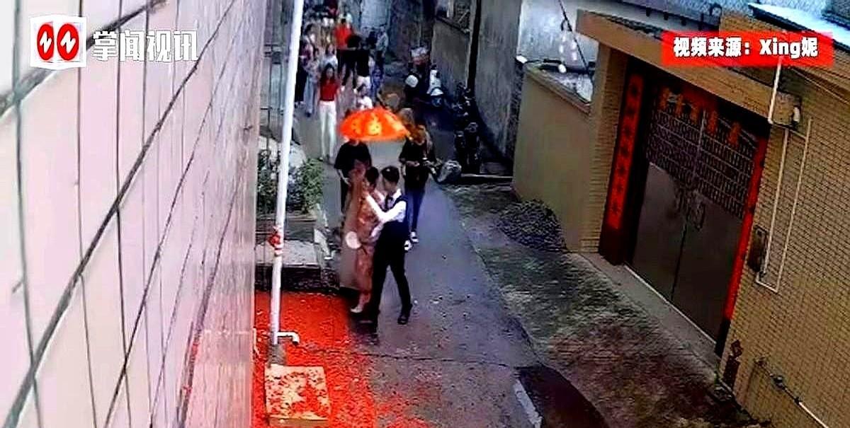 “这格局太小了！”5月23日，一对新人在村里结婚，为了图个喜庆就放了一挂鞭炮，谁