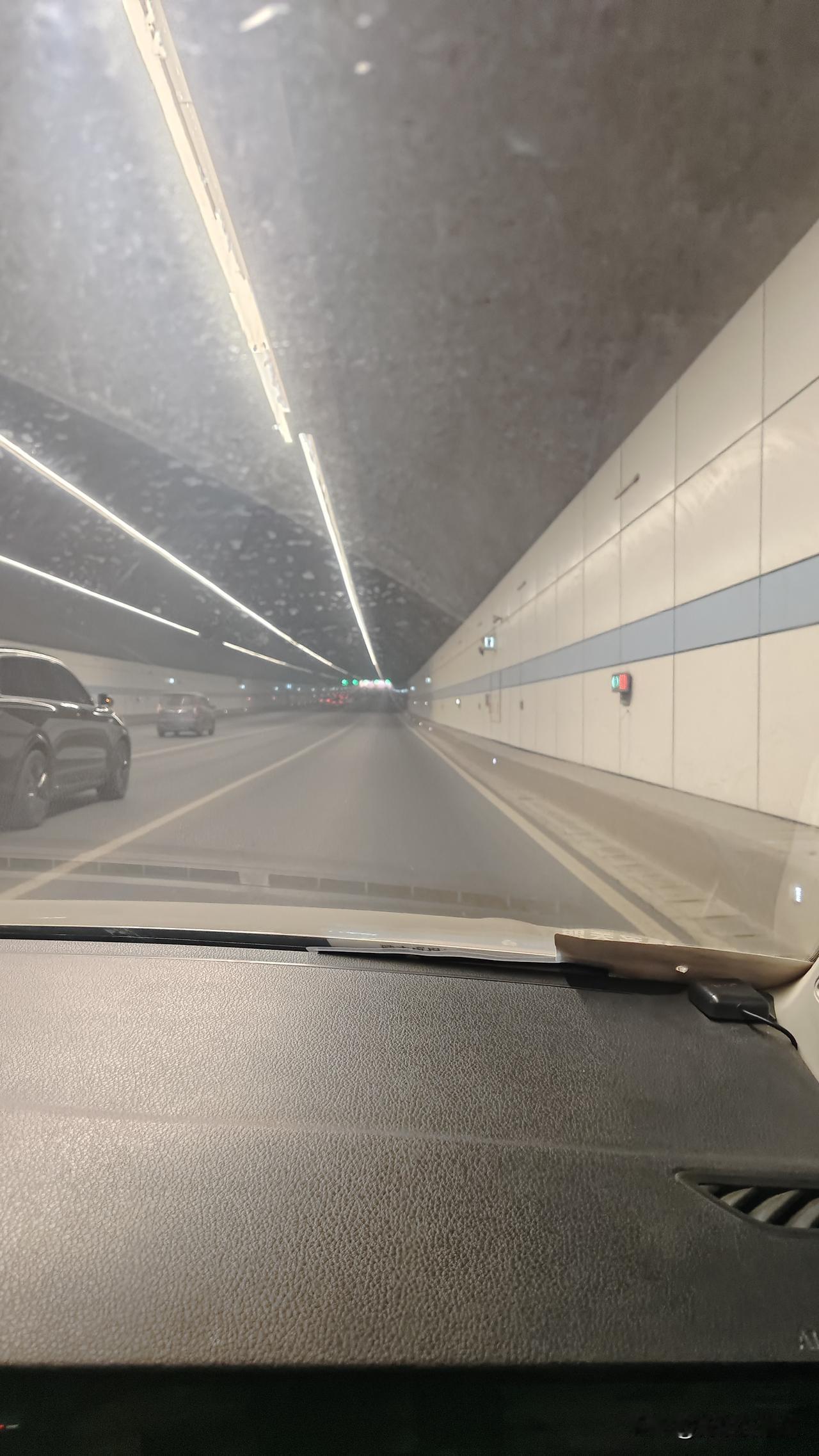 复兴大街，隧道太高级了！石家庄这几年，真的很给力，城市建设直接提升一个档次。