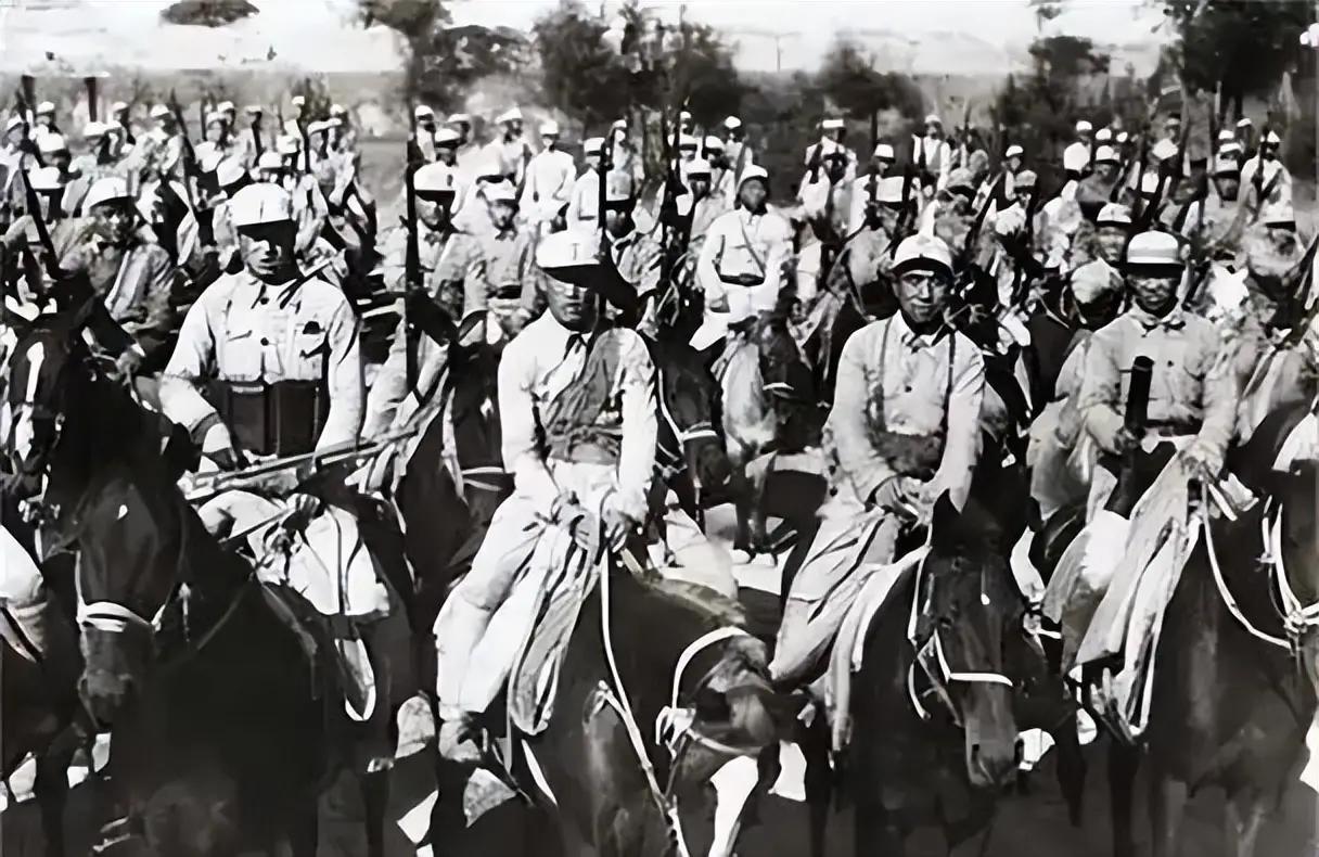 1949年3月12日，第一野战军第四军遭马家军包围，眼看形势十分危急，第四军炮兵