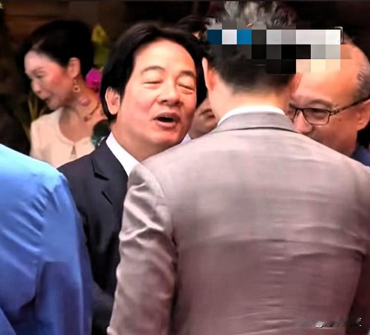 赖清德今天同场蒋万安，当面点名蒋万安要检讨，千条留言骂爆：厚颜无耻之徒！赖清