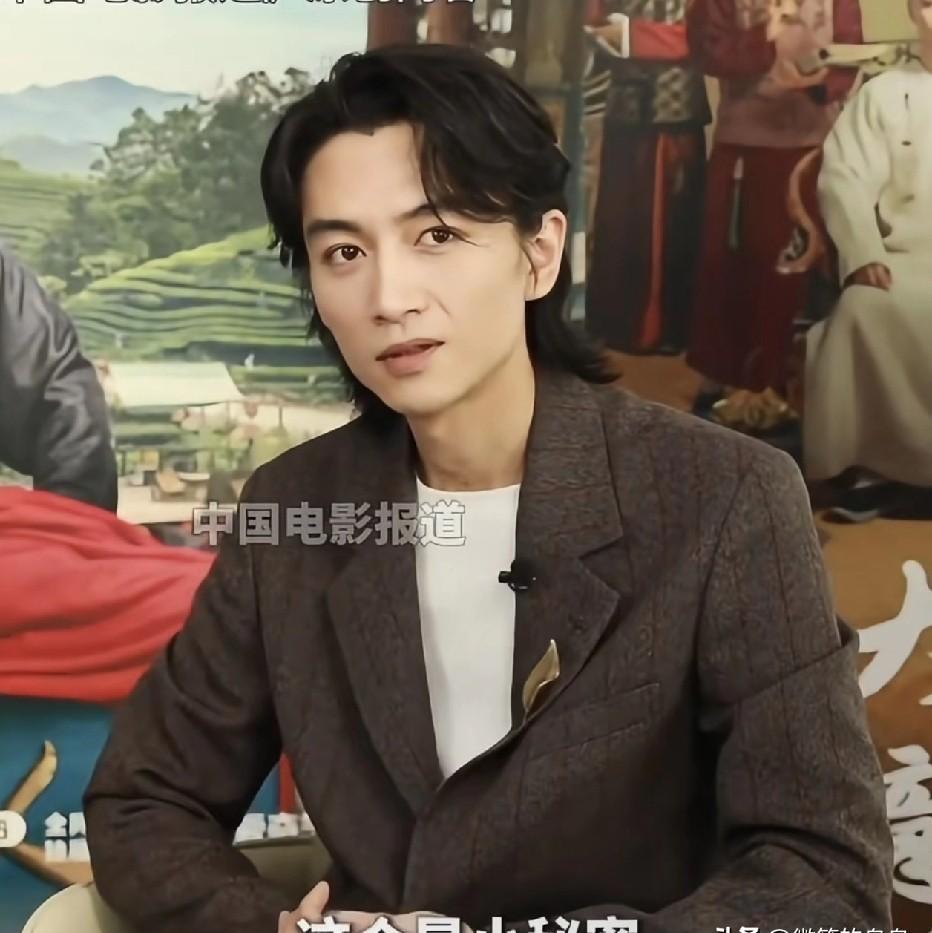 陈晓最近瘦得都有点“脱相”了，甚至连我也差点信了网上传的“婚变抑郁”，结果一打听