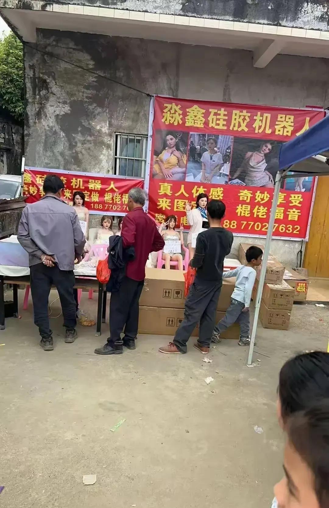 没想到啊，现在娃娃都下乡了，这是主攻下沉市场啊，还真是个路子，因为村里光