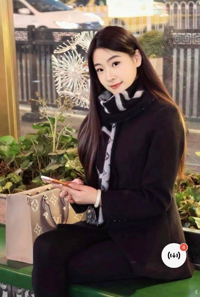 朱朱老师与副校长亲密聊天记录泄露，引发家长与的热议​