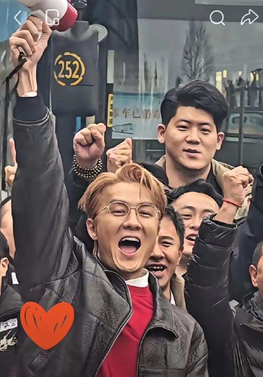 今天刷到个内蒙的新闻，挺破防的。​呼和浩特一家饺子馆，老板洪波自己视力残疾，店