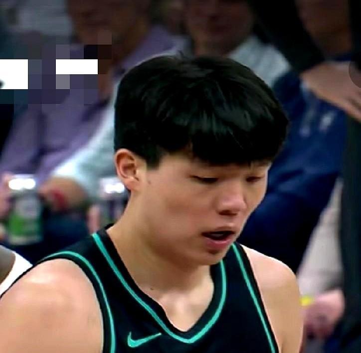 杨NBA首发的数据，是我今年见过最漂亮的4分。发展联盟，他场均能轰下18.7分