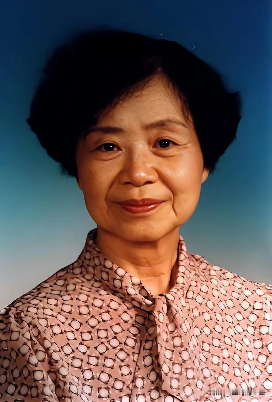 中国著名的女物理学家，中国科学院院士，同时也是中国首位获得“世界杰出女科学家奖”