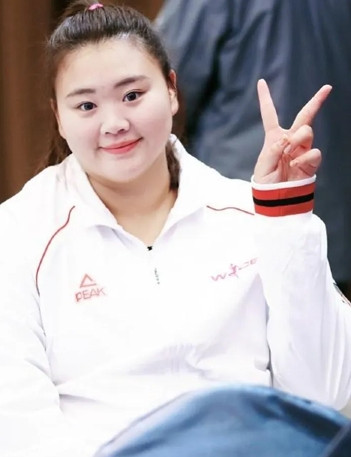 刘禹彤，女，2001年2月5日生于中国黑龙江省哈尔滨市，中国女子篮球运动员，场上