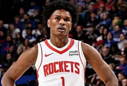 明日，火箭对阵勇士的比赛即将开始。赛前，火箭主教练乌度卡接受媒体采访时表示：