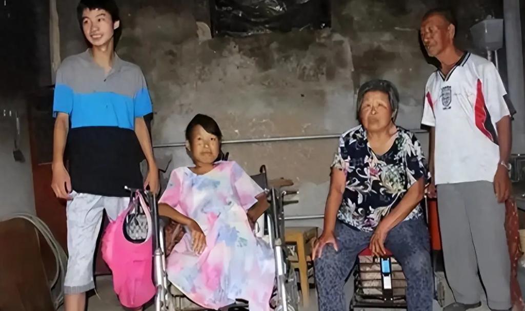 2017年，河北一考生高考744分，清华校长亲自带着录取通知书上门拜访，可谁知当