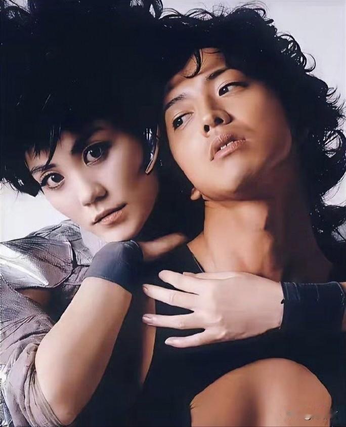 2000年，31岁的王菲和29岁的木村拓哉，跨越国界的两位当红艺人，因为合作了电