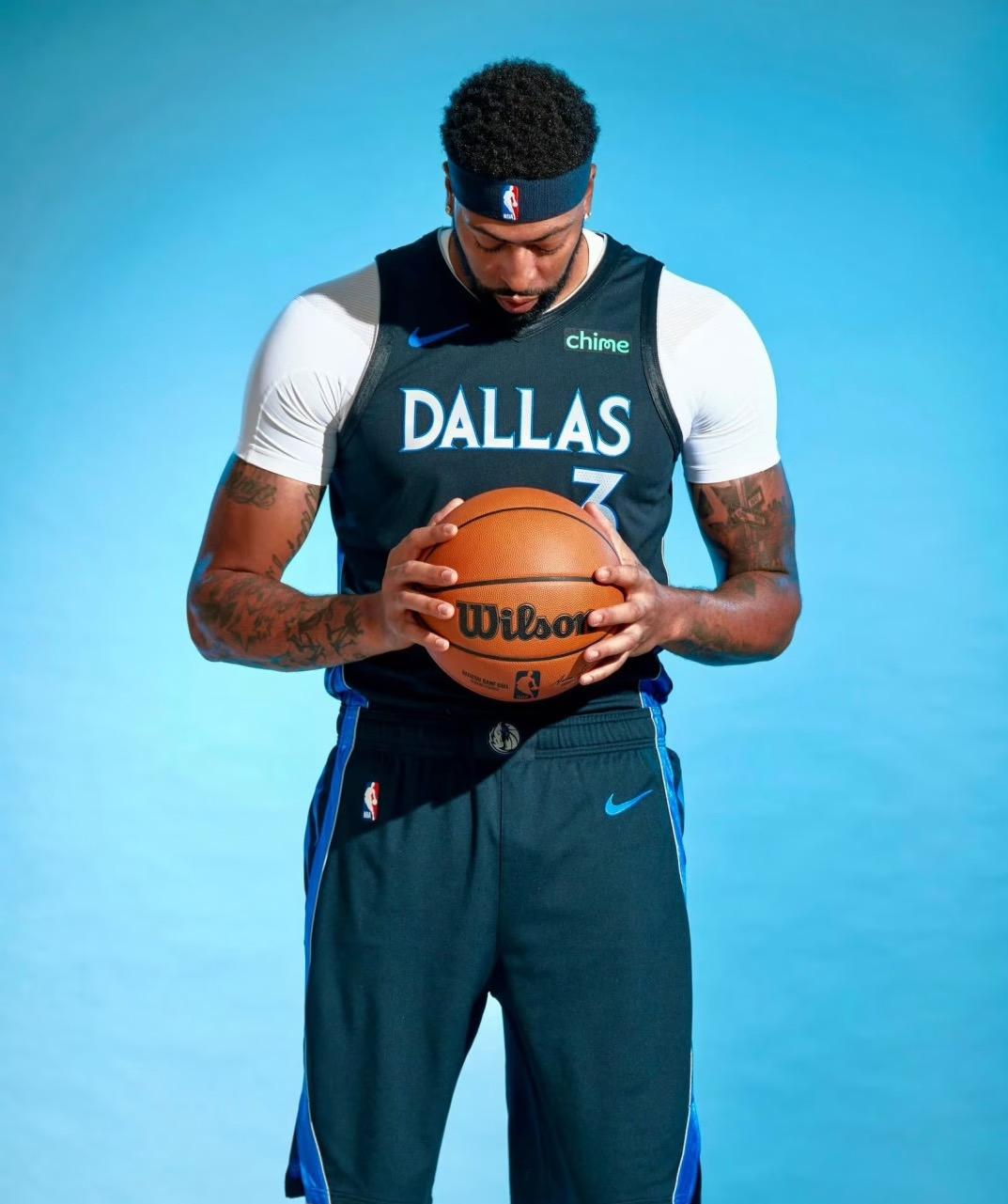 Shams：独行侠将交易浓眉害羞惊害羞惊害羞惊Shams在节目里表示：“独行侠