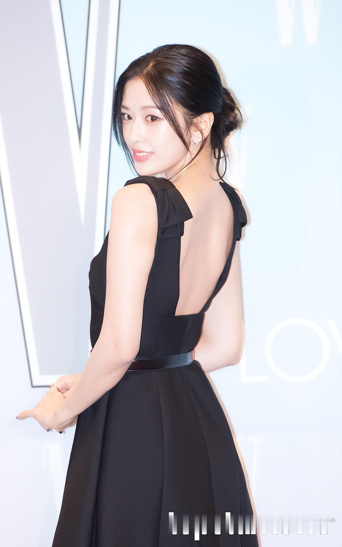 安宥真｜WKorea第20届《LoveYourW：乳腺癌慈善活动》身穿C