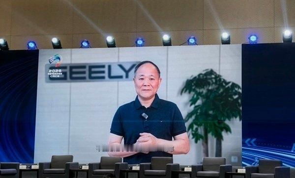 以前中国车企都喜欢"多生孩子打群架"，搞一堆子品牌。现在李书福告诉你：时代变