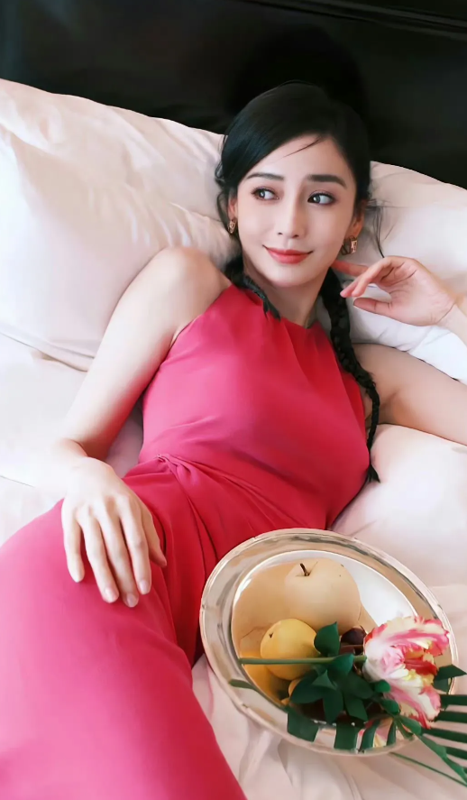 杨颖好绝的一张吸睛脸和眼睛 